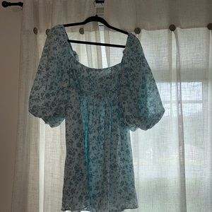 Puffed sleeved blue flower pattern